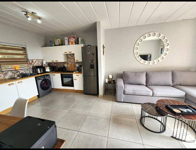 1 BEDROOM PROPERTY TO RENT IN CONSTANTIA KLOOF